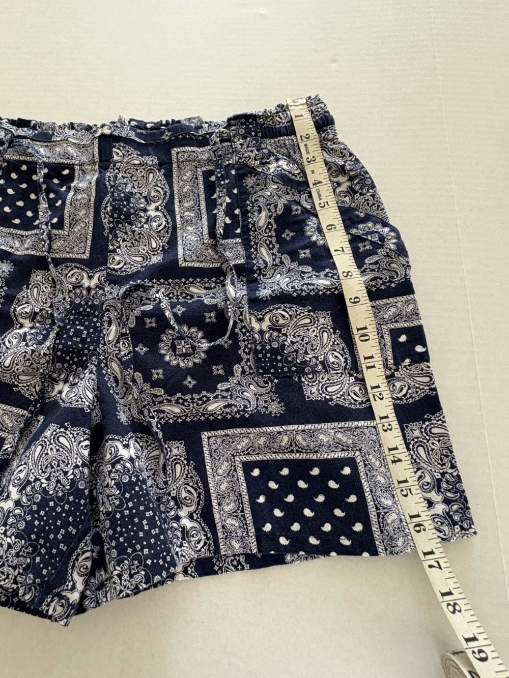 Feeling Festive Bandana Paisley Pattern With Pockets - Size XXL. - Picture 8 of 10
